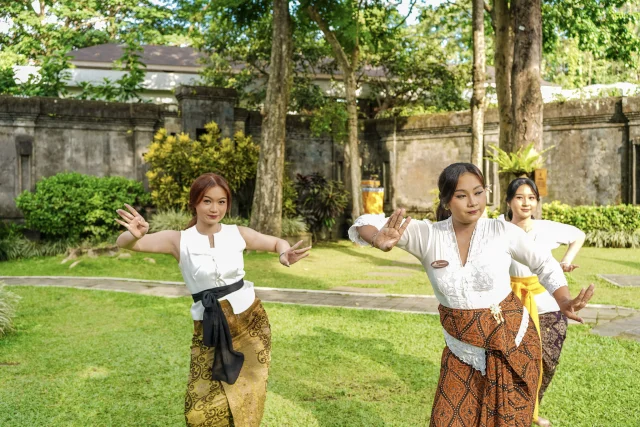 Balinese Dance Lesson 3